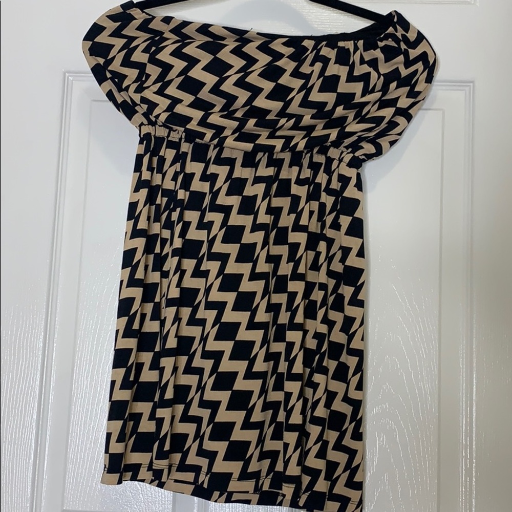 Patterned strapless dress